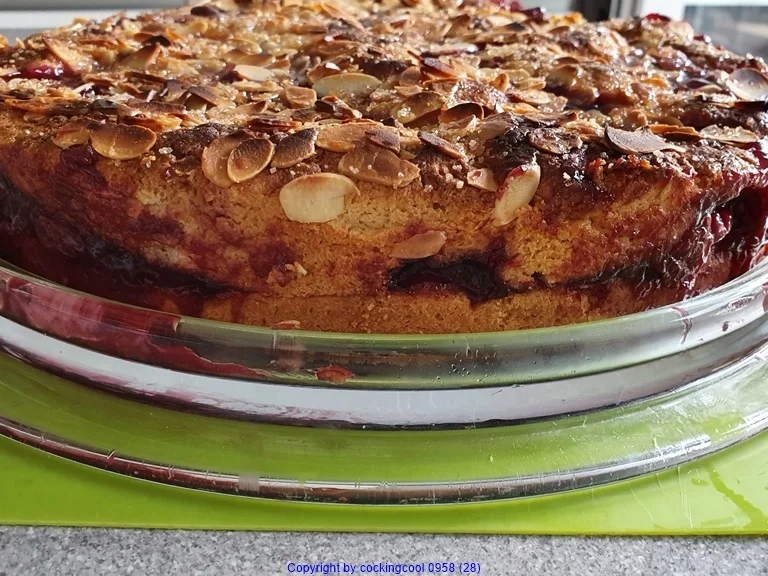 Kirsch  Kuchen mit Mürbteig, Marzipan und Knusperdecke - Rezept - Bild Nr. 10588
