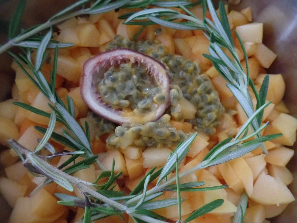 Rezept: Aprikosen-Rosmarin-Kompott Bild Nr. 10590 Aprikosen-Rosmarin-Kompott - Rezept - Bild Nr. 10590