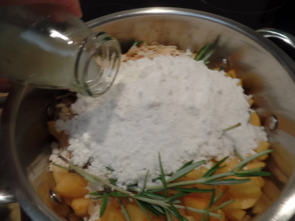 Rezept: Aprikosen-Rosmarin-Kompott Bild Nr. 10591 Aprikosen-Rosmarin-Kompott - Rezept - Bild Nr. 10591