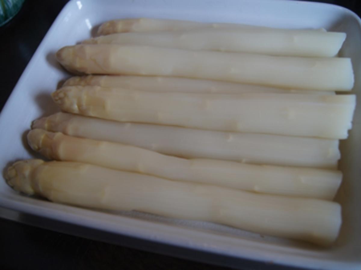 Spargel mit Räucherlachs, Drillingen und herzhafter Crème fraîche Sauce - Rezept - Bild Nr. 7