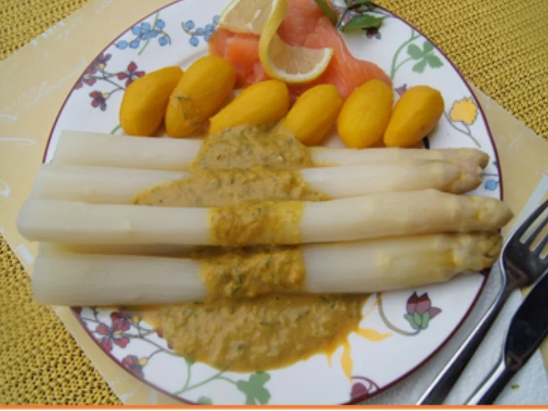 Spargel mit Räucherlachs, Drillingen und herzhafter Crème fraîche Sauce - Rezept - Bild Nr. 19