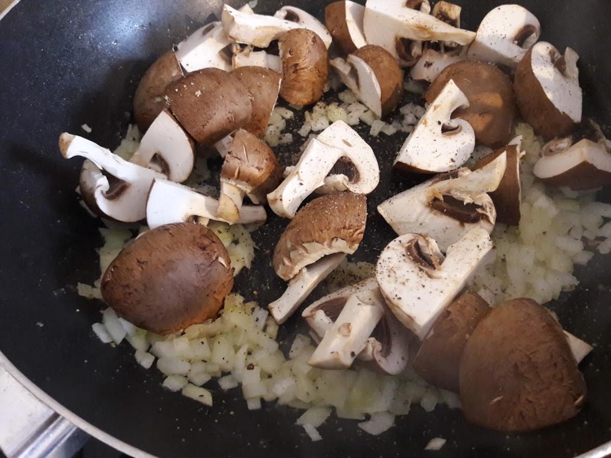 Hähnchenkeule mit Champignons - Rezept - kochbar.de