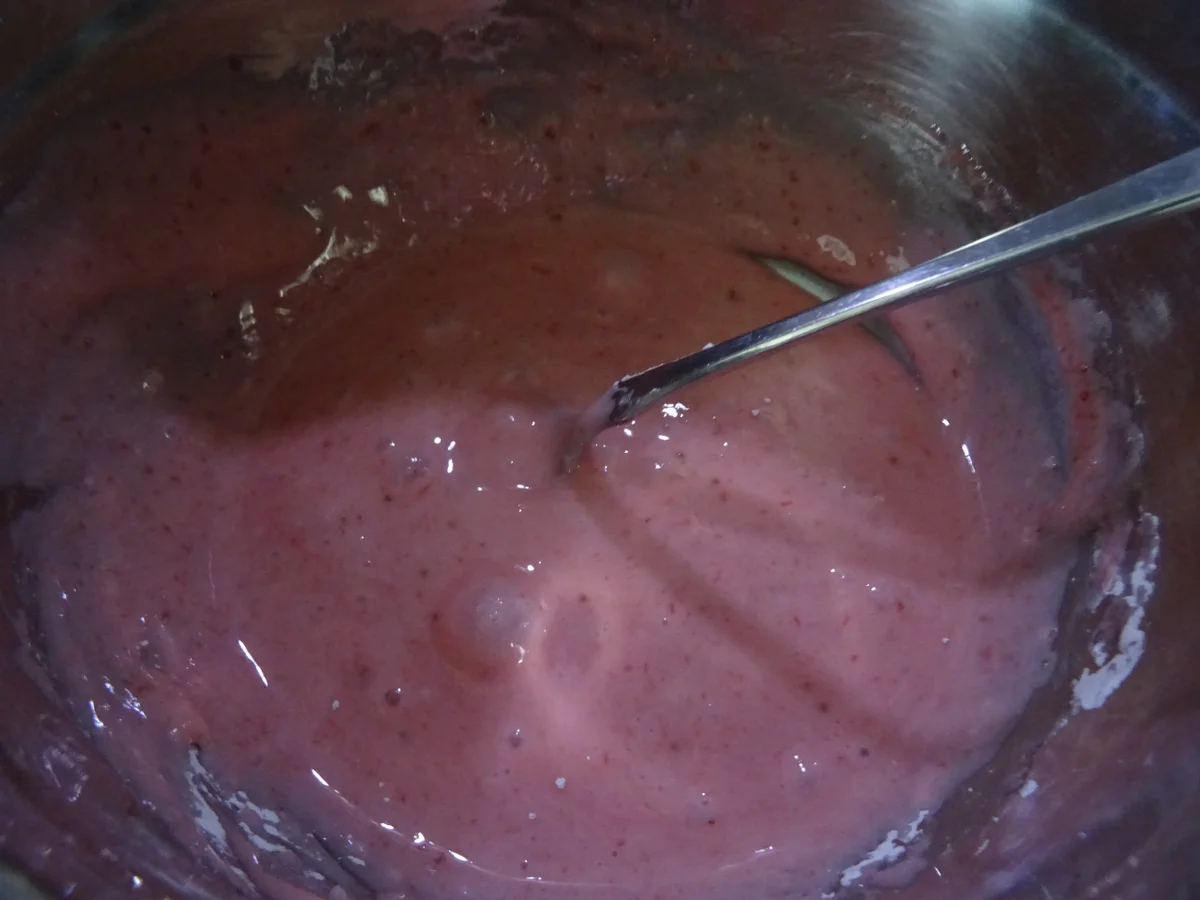 Rezept: "Versunkener" Erdbeer-Kuchen Bild Nr. 4 "Versunkener" Erdbeer-Kuchen - Rezept - Bild Nr. 4