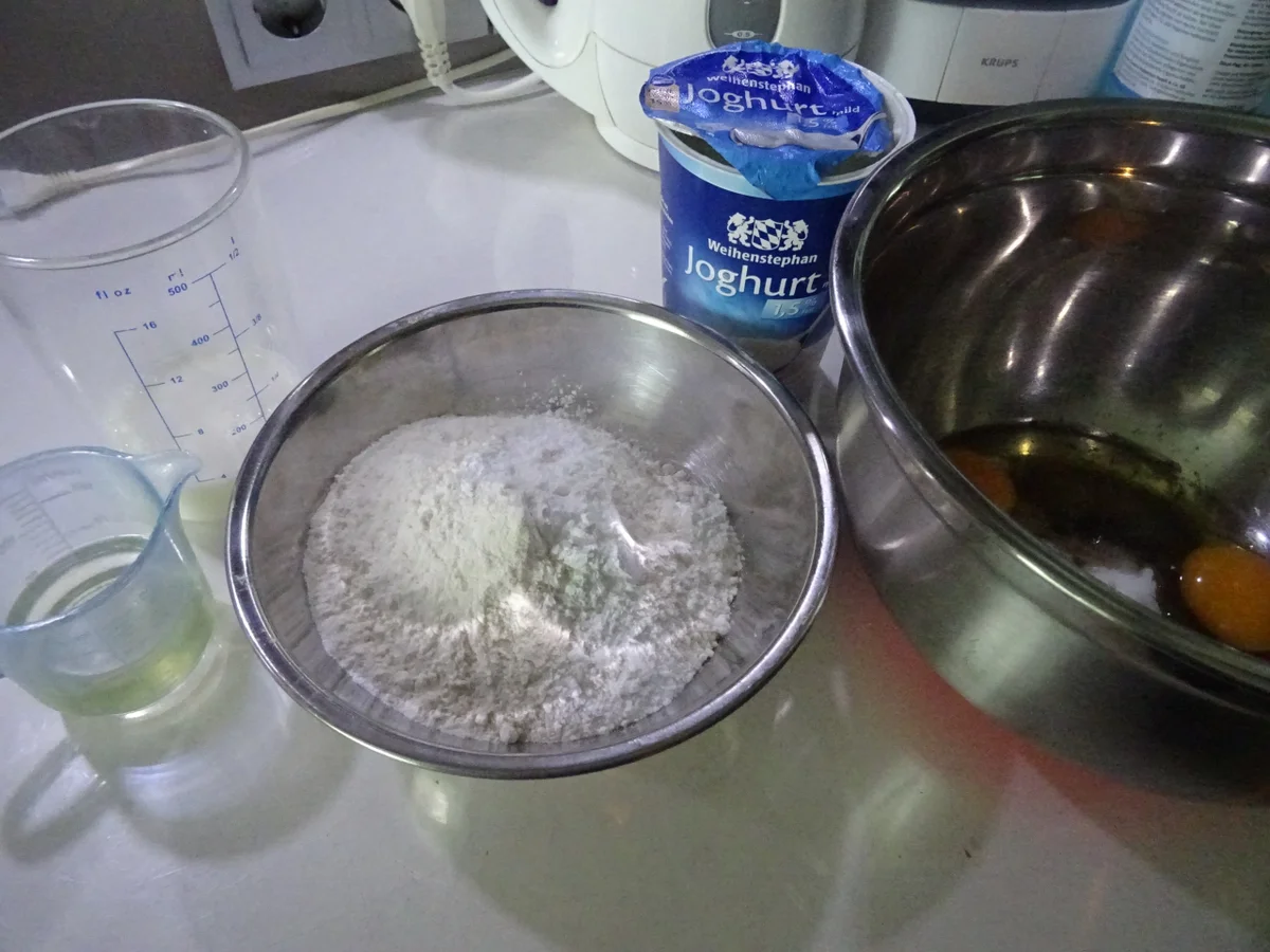 Rezept: "Versunkener" Erdbeer-Kuchen Bild Nr. 9 "Versunkener" Erdbeer-Kuchen - Rezept - Bild Nr. 9