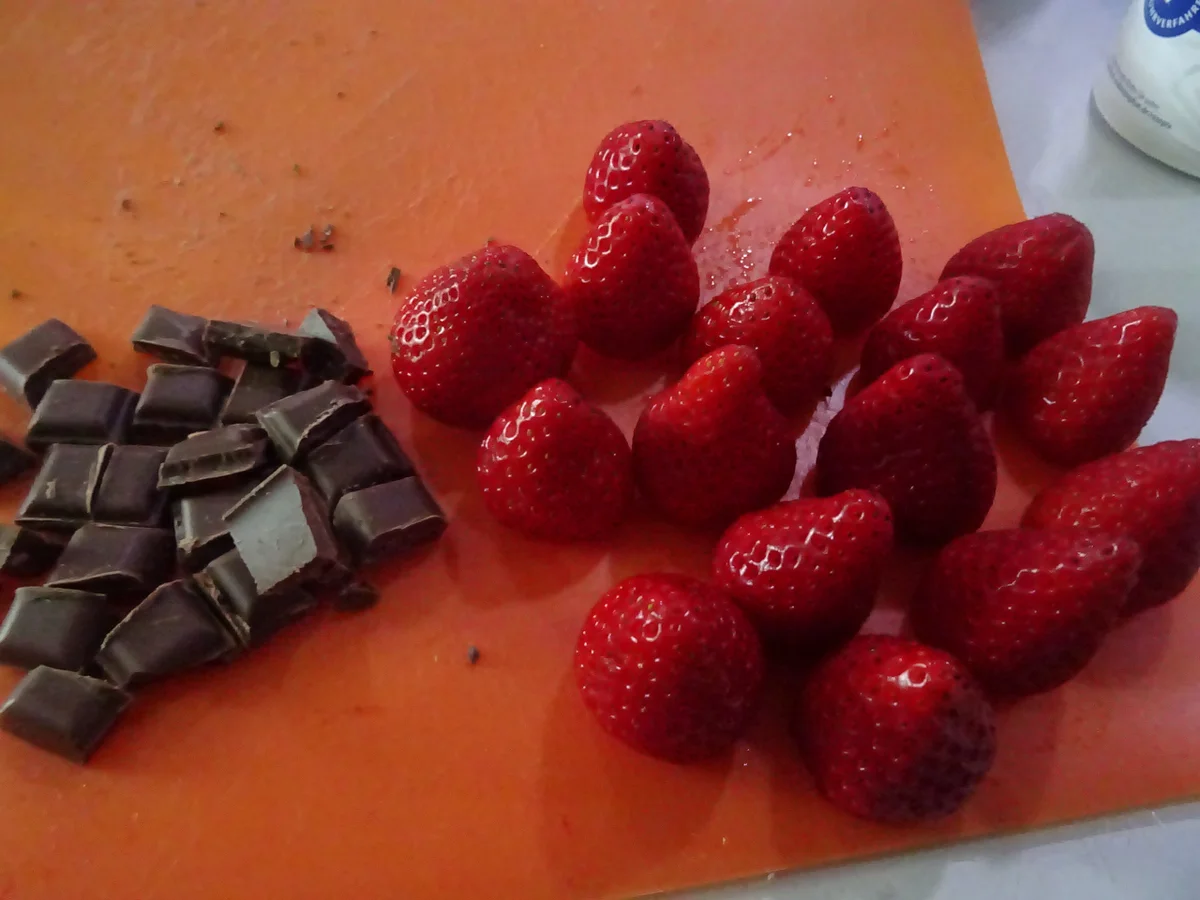 Rezept: "Versunkener" Erdbeer-Kuchen Bild Nr. 10 "Versunkener" Erdbeer-Kuchen - Rezept - Bild Nr. 10