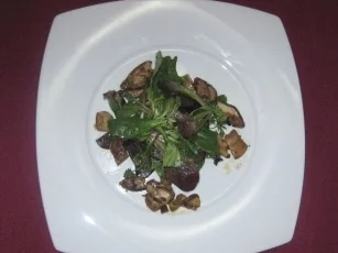 Herbstliche Salatvariation mit Chorizo und Steinpilzen - Rezept