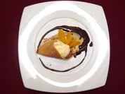 Warmes Orangeneis an Praline-Soße mit Crepes-Läppchen - Rezept