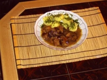 Warmes Orangeneis an Praline-Soße mit Crepes-Läppchen - Rezept