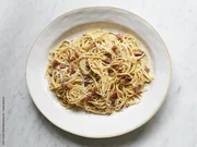Einfache Carbonara - Mit Speck, Eiern und Parmesan - Rezept - Bild Nr. 3