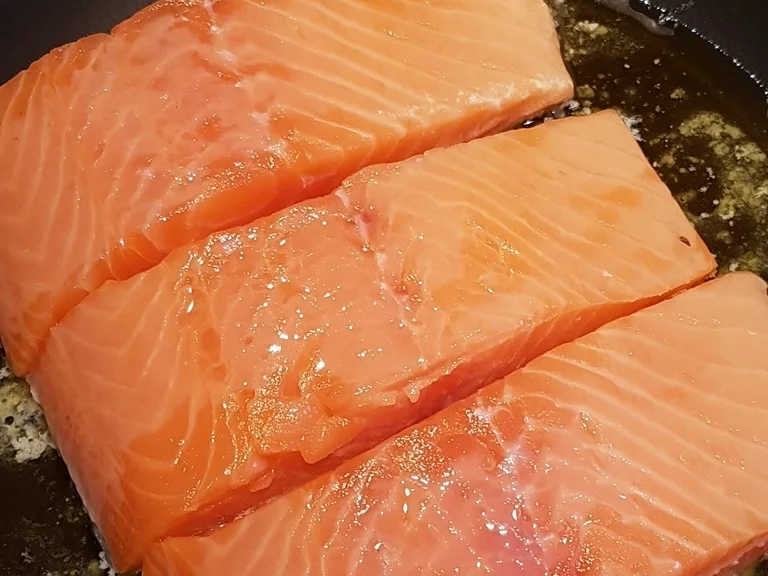Rezept: Lachs zum Mittag selbst filitiert und dann zu einem tollen Gericht verarbeitet Bild Nr. 7 Lachs zum Mittag selbst filitiert und dann zu einem tollen Gericht verarbeitet - Rezept - Bild Nr. 7