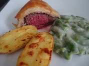 Rinderfilet im Blätterteigmantel, Spargel-Ragout und Ofenkartoffeln - Rezept - Bild Nr. 2