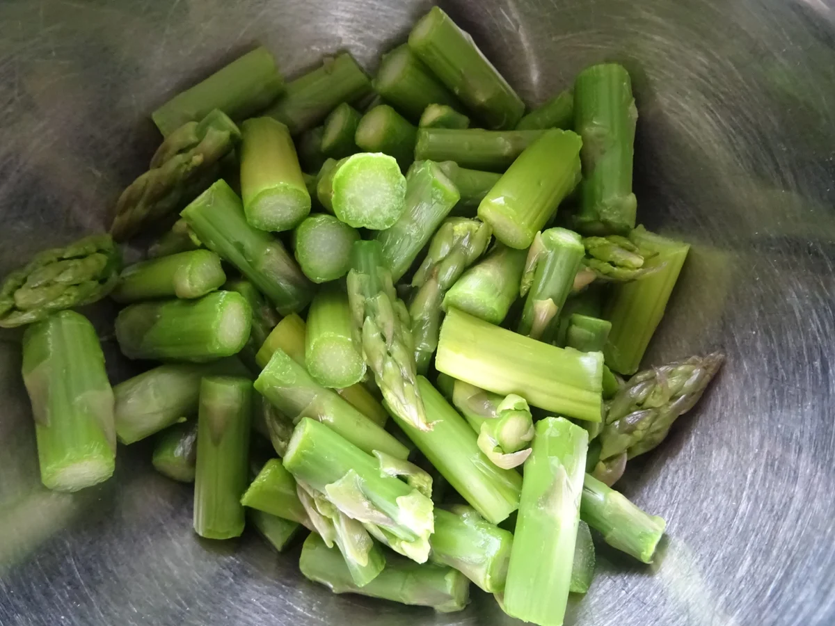 Rinderfilet im Blätterteigmantel, Spargel-Ragout und Ofenkartoffeln - Rezept - Bild Nr. 8