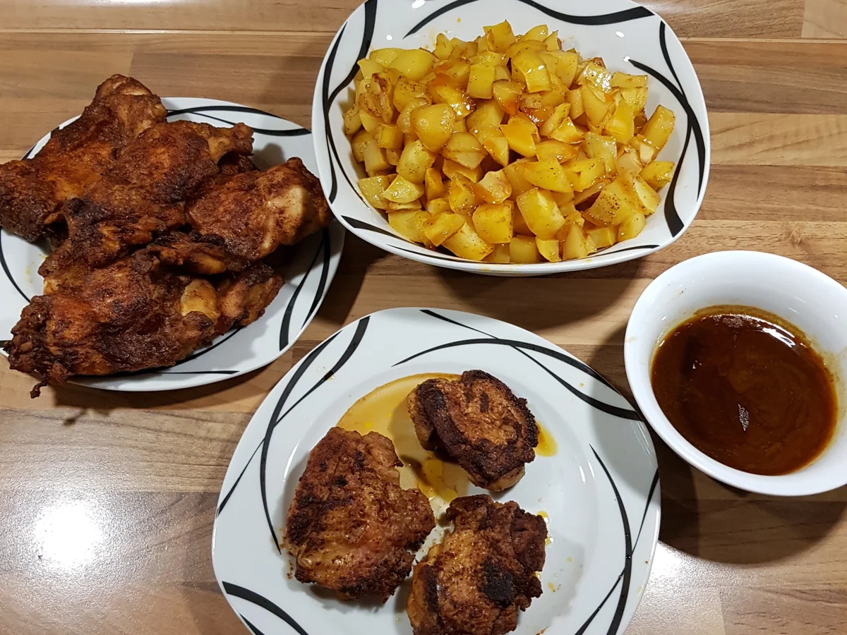 Rezept: Hähnchenschenkel mit Backkartoffeln Bild Nr. 10665 Hähnchenschenkel mit Backkartoffeln - Rezept - Bild Nr. 10665