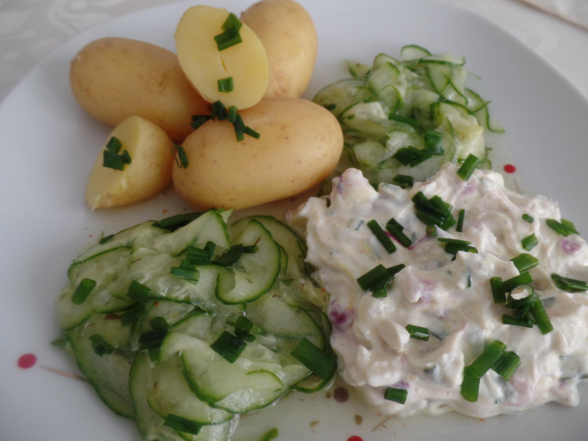Kartoffeln mit Quark und Gurkensalat - Rezept - Bild Nr. 10649