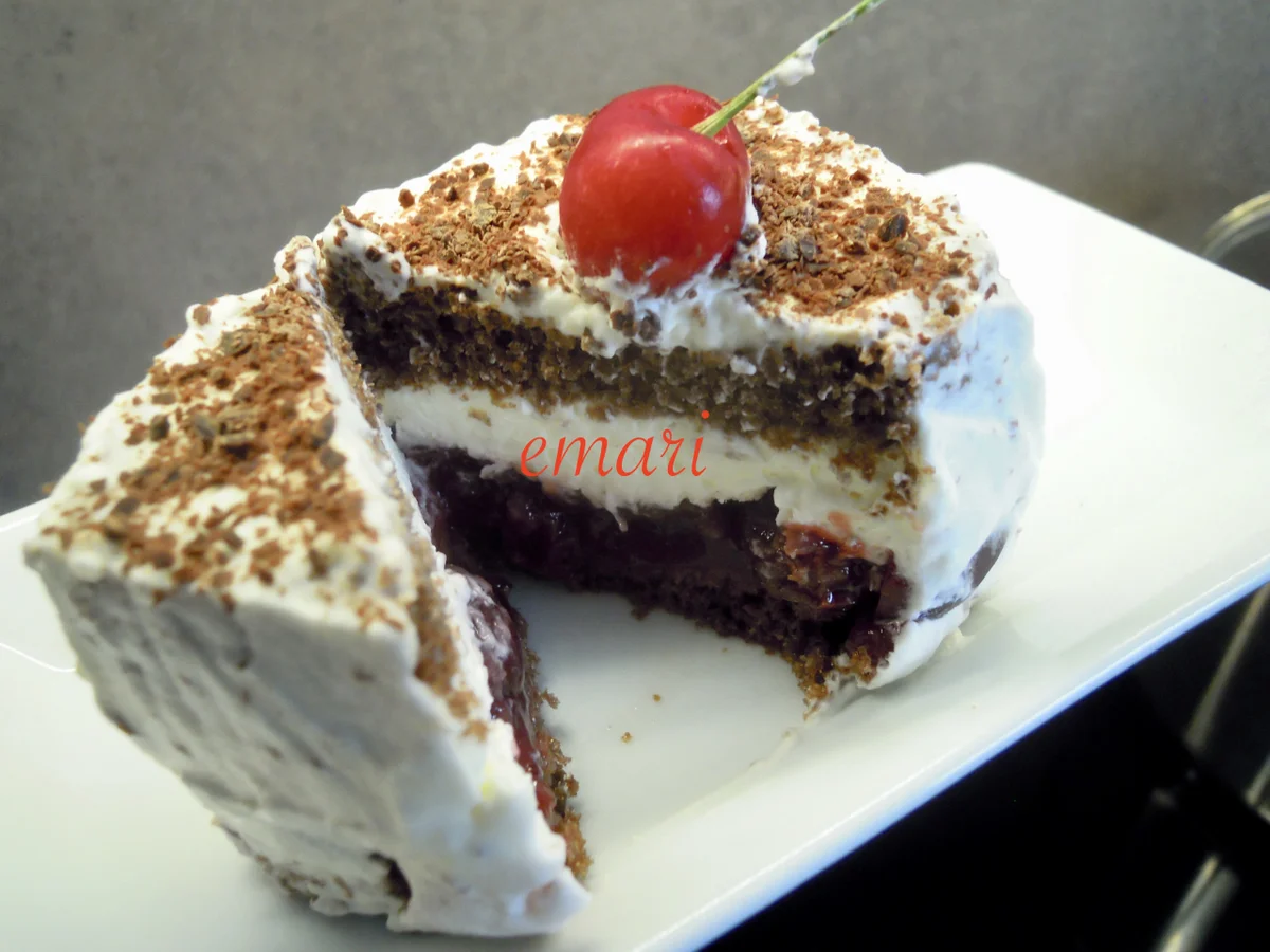 Rezept: Schwarzwälder Kirsch Törtchen Bild Nr. 5 Schwarzwälder Kirsch Törtchen - Rezept - Bild Nr. 5