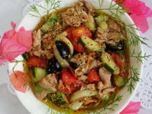 Gemischter Salat mit Thunfisch und Oliven - Rezept - Bild Nr. 2