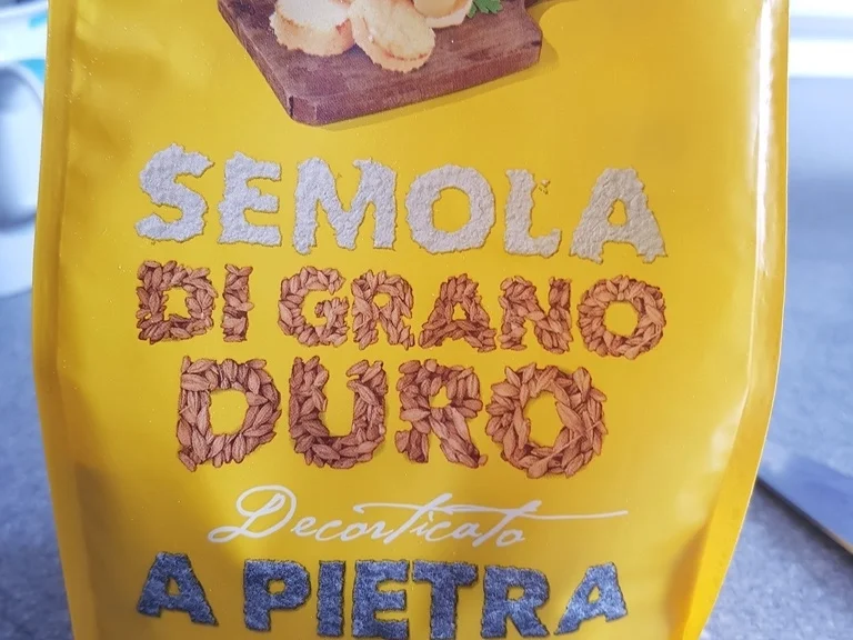 Schwarze Nudeln  "Blakkies" mit Maisbollo - Rezept - Bild Nr. 10671