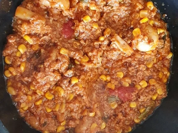 Schwarze Nudeln  "Blakkies" mit Maisbollo - Rezept - Bild Nr. 10672