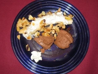 Schokoladenquark mit Bananen und Honigmandeln - Rezept