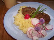 Fleisch-Pflanzerl mal anders +Kartoffelbrei +Radieserlsalat - Rezept - Bild Nr. 10675