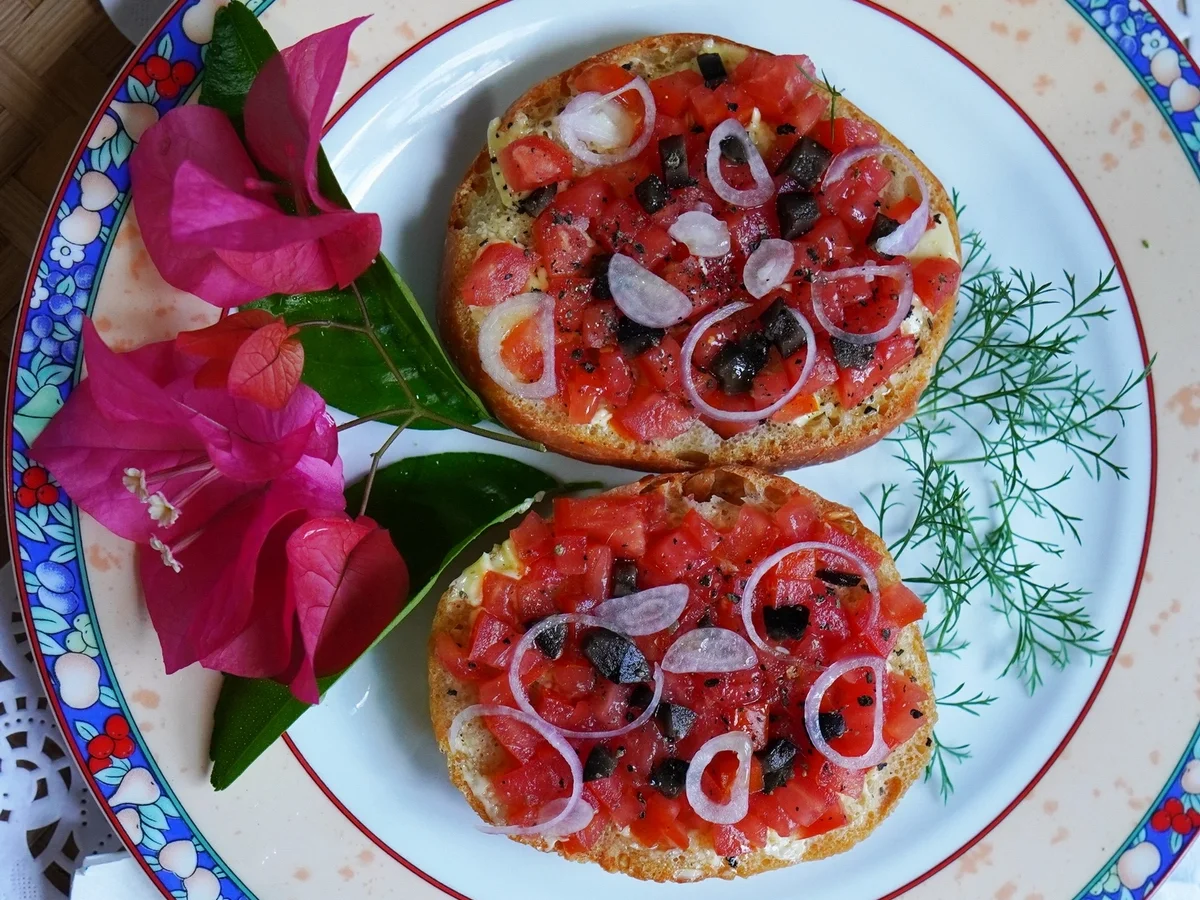 Rezept: Bruschetta mit Oliven und Zwiebeln Bild Nr. 2 Bruschetta mit Oliven und Zwiebeln - Rezept - Bild Nr. 2