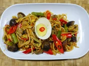 Kantonesische bunte Eiernudeln mit Strohpilzen und Ei - Rezept - Bild Nr. 2