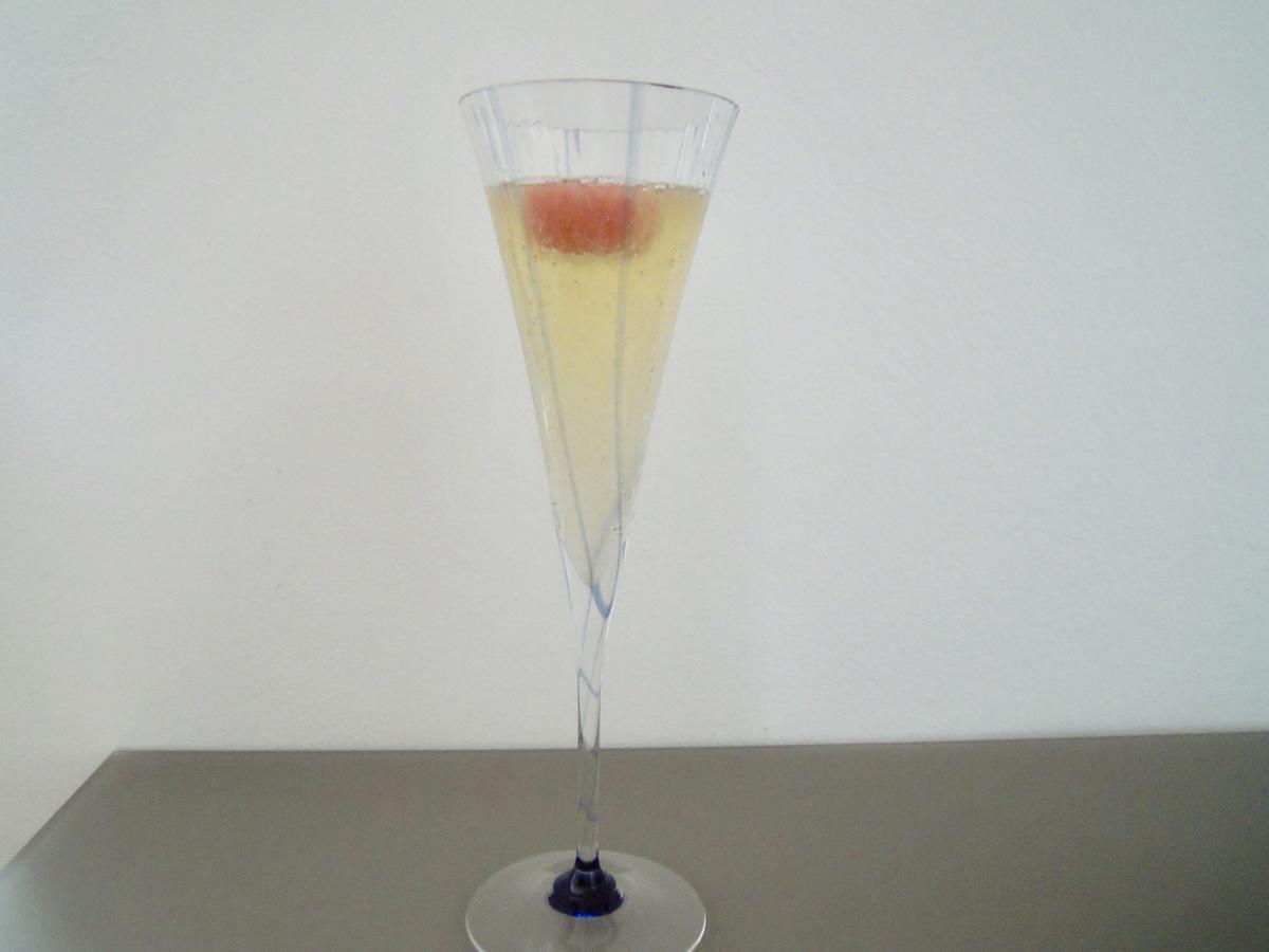 Sylvesterdrink - "frozen Bellini" mit Pfirsichpüree Eiswürfel - Rezept - Bild Nr. 10