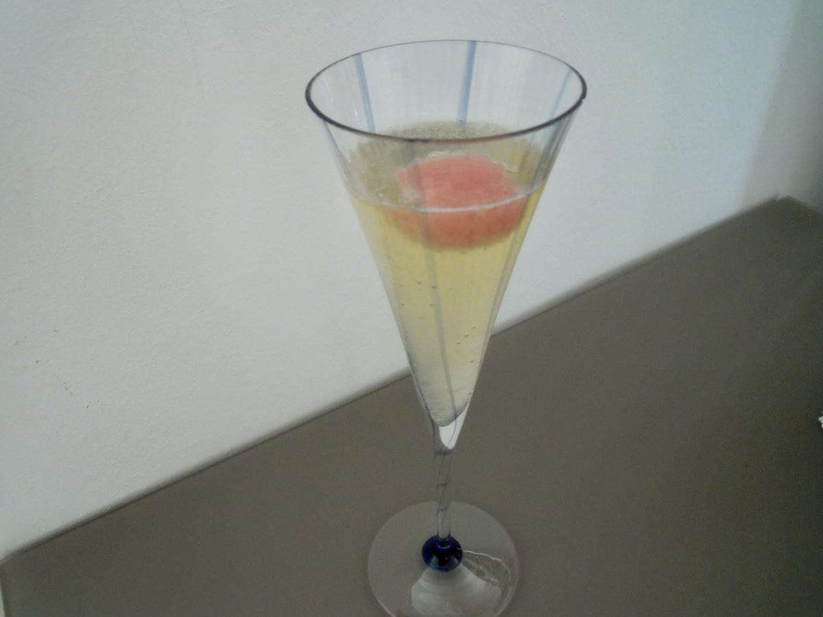 Sylvesterdrink - "frozen Bellini" mit Pfirsichpüree Eiswürfel - Rezept - Bild Nr. 11