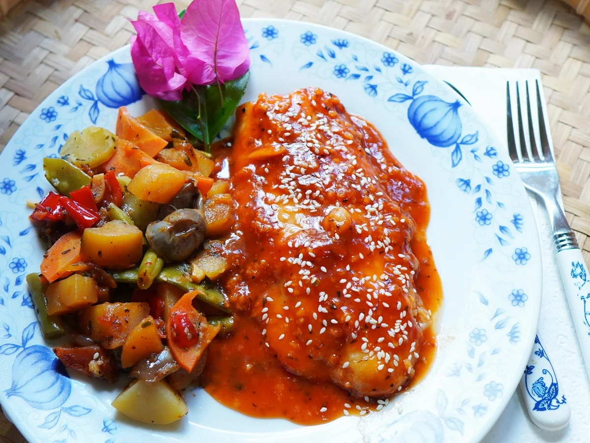 Doradenfilet in würziger Tomatensauce mit Cap Cay - Rezept - Bild Nr. 2