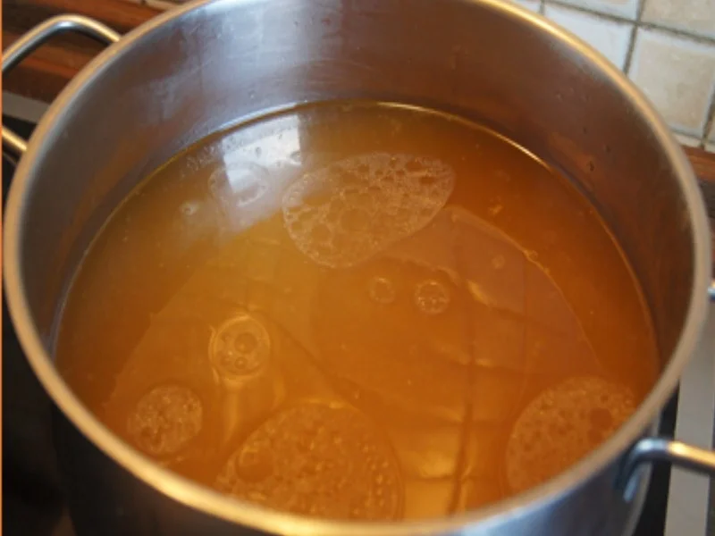 Herzhafte Hühnerbrühe für chinesisches Kochen - Rezept - Bild Nr. 2