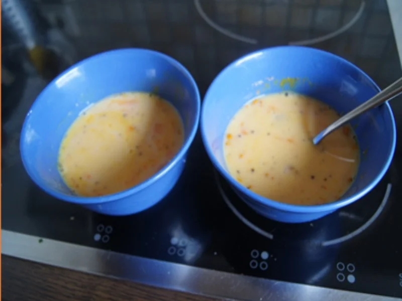 Rezept: Räucherlachs mit Rührei auf Vollkornbrot Bild Nr. 7 Räucherlachs mit Rührei auf Vollkornbrot - Rezept - Bild Nr. 7