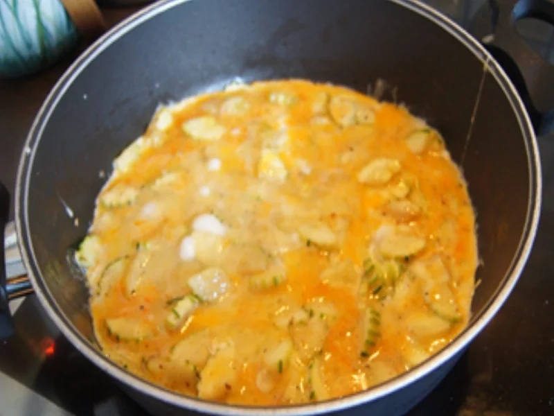 Rezept: Omelett mit Zucchini und Schnittlauch Bild Nr. 9 Omelett mit Zucchini und Schnittlauch - Rezept - Bild Nr. 9