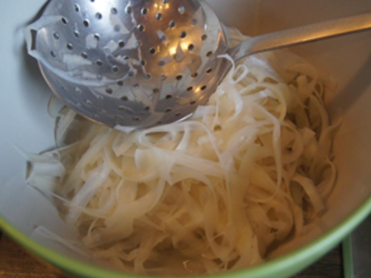Spargel mit Gourmetschinken, Kartoffelpilzen und Jogurt-saure Sahne-Sauce - Rezept - Bild Nr. 6