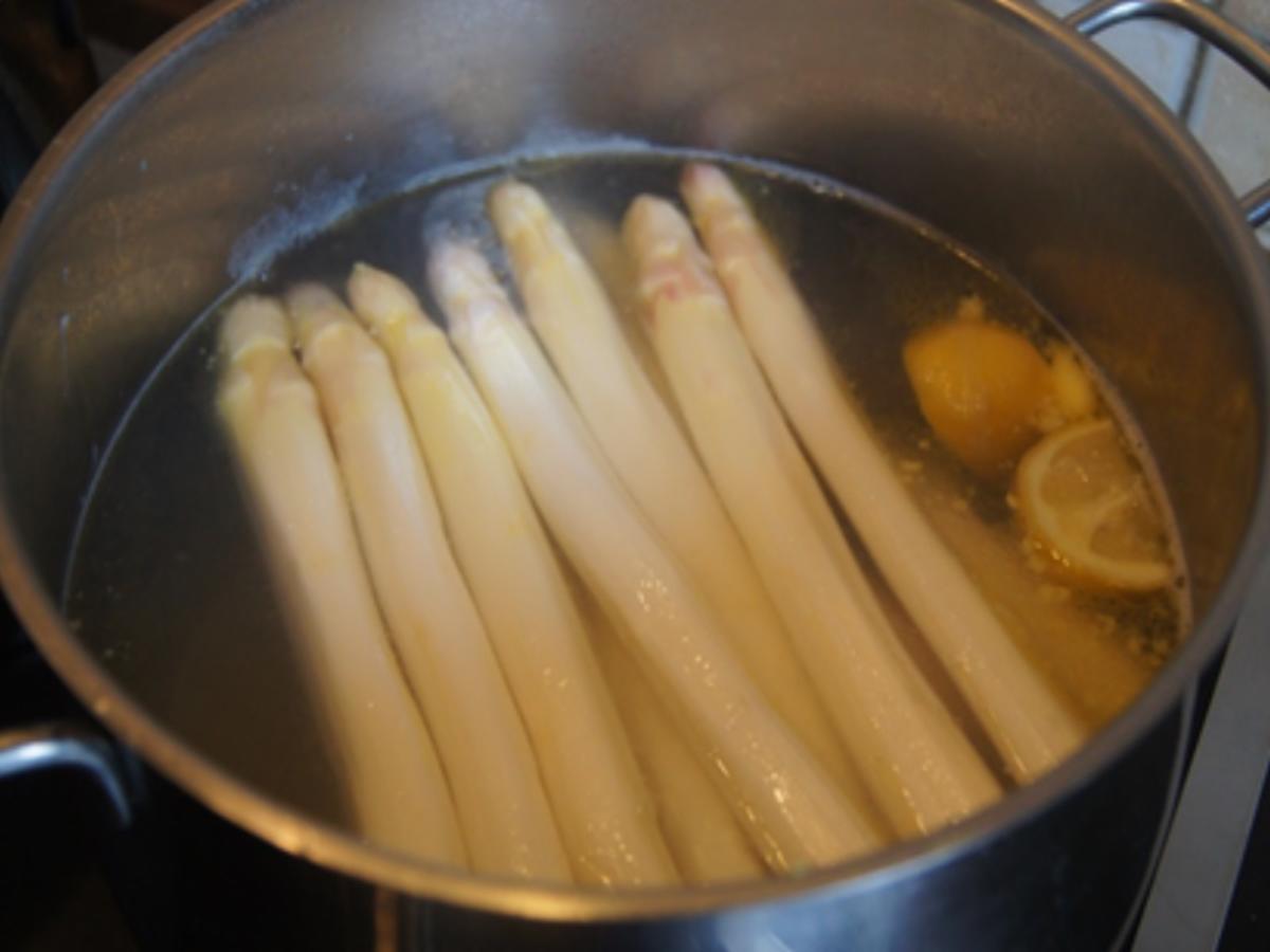 Spargel mit Gourmetschinken, Kartoffelpilzen und Jogurt-saure Sahne-Sauce - Rezept - Bild Nr. 8