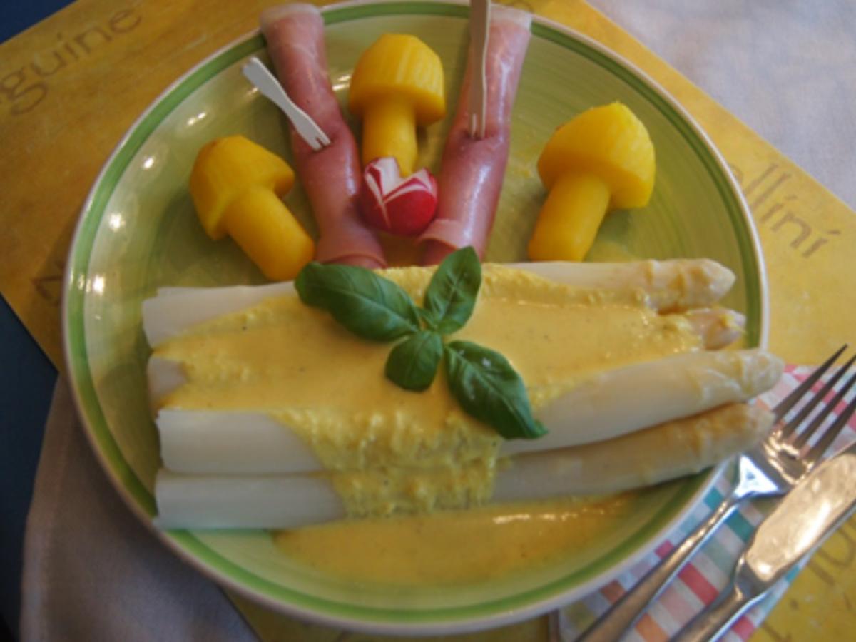 Spargel mit Gourmetschinken, Kartoffelpilzen und Jogurt-saure Sahne-Sauce - Rezept - Bild Nr. 10668