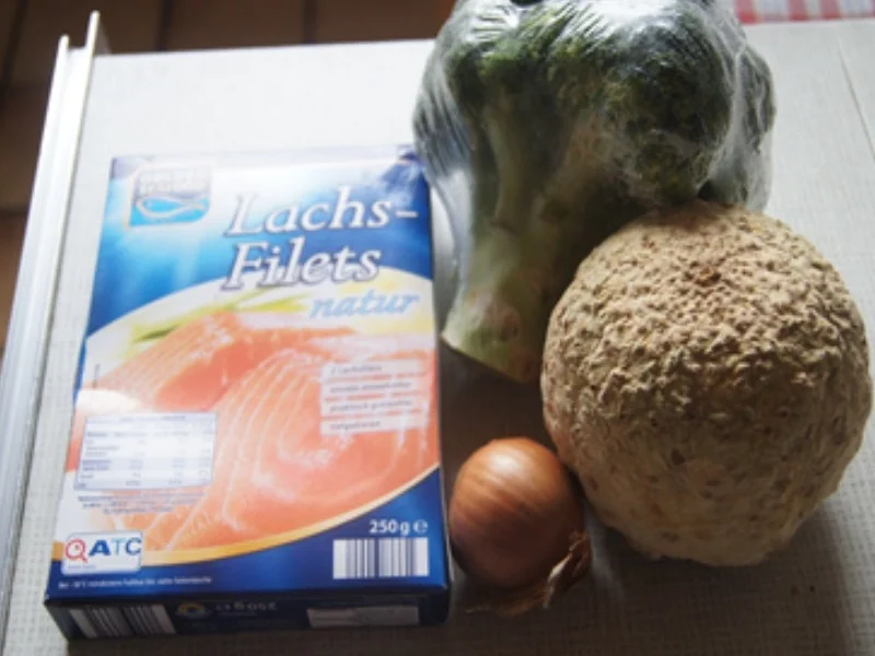 Lachsfilet mit Brokkoli und Selleriestampf - Rezept - Bild Nr. 3