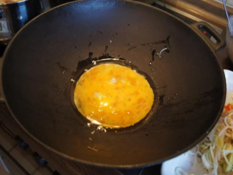 Mie-Nudeln mit Ei und Gemüse und ausgebackenen Hähnchenfleischwürfeln - Rezept - Bild Nr. 8