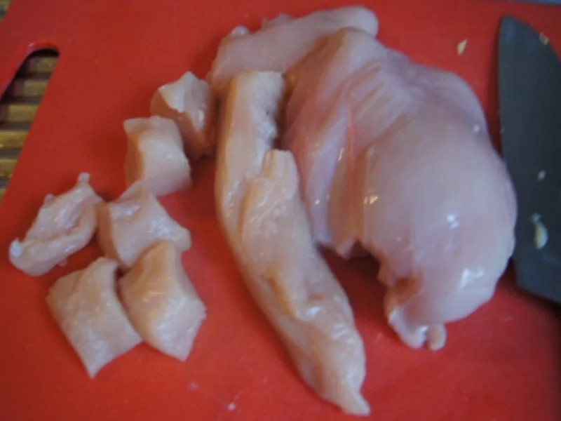 Mie-Nudeln mit Ei und Gemüse und ausgebackenen Hähnchenfleischwürfeln - Rezept - Bild Nr. 13