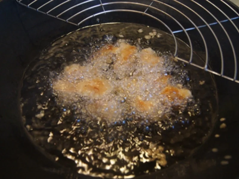 Mie-Nudeln mit Ei und Gemüse und ausgebackenen Hähnchenfleischwürfeln - Rezept - Bild Nr. 19