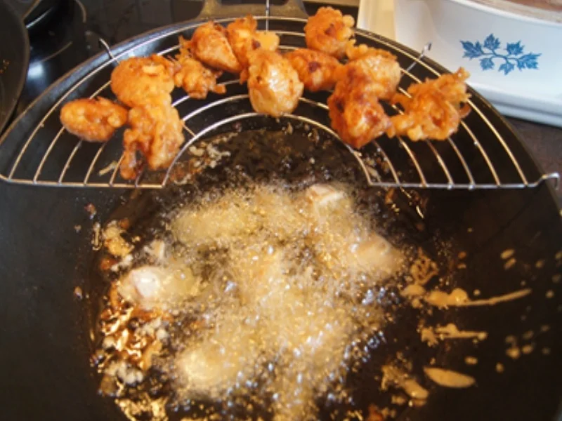 Mie-Nudeln mit Ei und Gemüse und ausgebackenen Hähnchenfleischwürfeln - Rezept - Bild Nr. 21