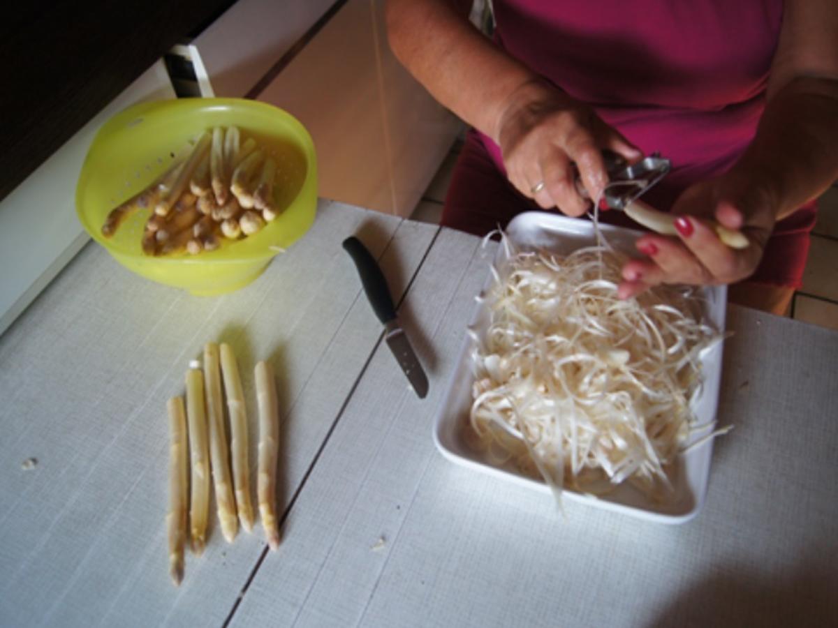 Spargel mit Schweinefilet-Medaillons und Kartoffelpilzen - Rezept - Bild Nr. 3