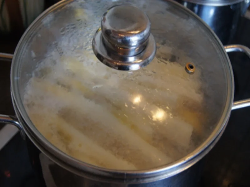 Spargel mit Schweinefilet-Medaillons und Kartoffelpilzen - Rezept - Bild Nr. 6