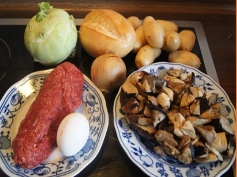 Steinpilz Rindermett Buletten mit Rahmkohlrabi und Drillingen - einfach ...