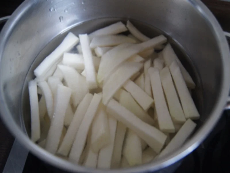 Steinpilz-Rindermett-Buletten mit Rahmkohlrabi und Drillingen - Rezept - Bild Nr. 11