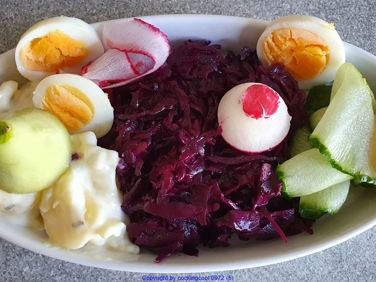 Rezept: Rotkrautsalat immer frisch und zu jeder Jahreszeit ein Genuss Bild Nr. 7 Rotkrautsalat immer frisch und zu jeder Jahreszeit ein Genuss - Rezept - Bild Nr. 7