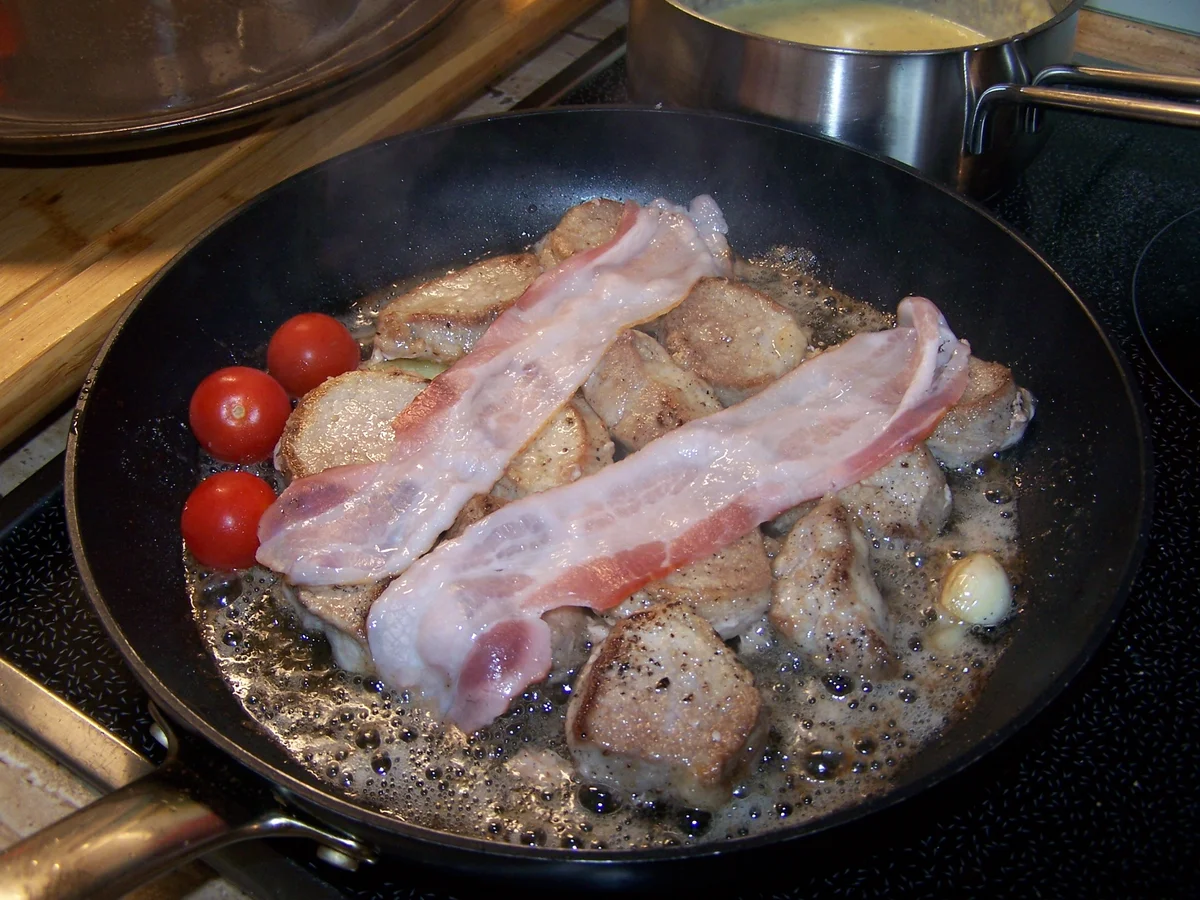 Rezept: Schweinelendchen+Speckkartoffeln +Zwiebelsoße Bild Nr. 10 Schweinelendchen+Speckkartoffeln +Zwiebelsoße - Rezept - Bild Nr. 10