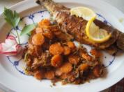 Gebratene Regenbogenforelle mit Sesam-Möhrenblüten - Rezept - Bild Nr. 2