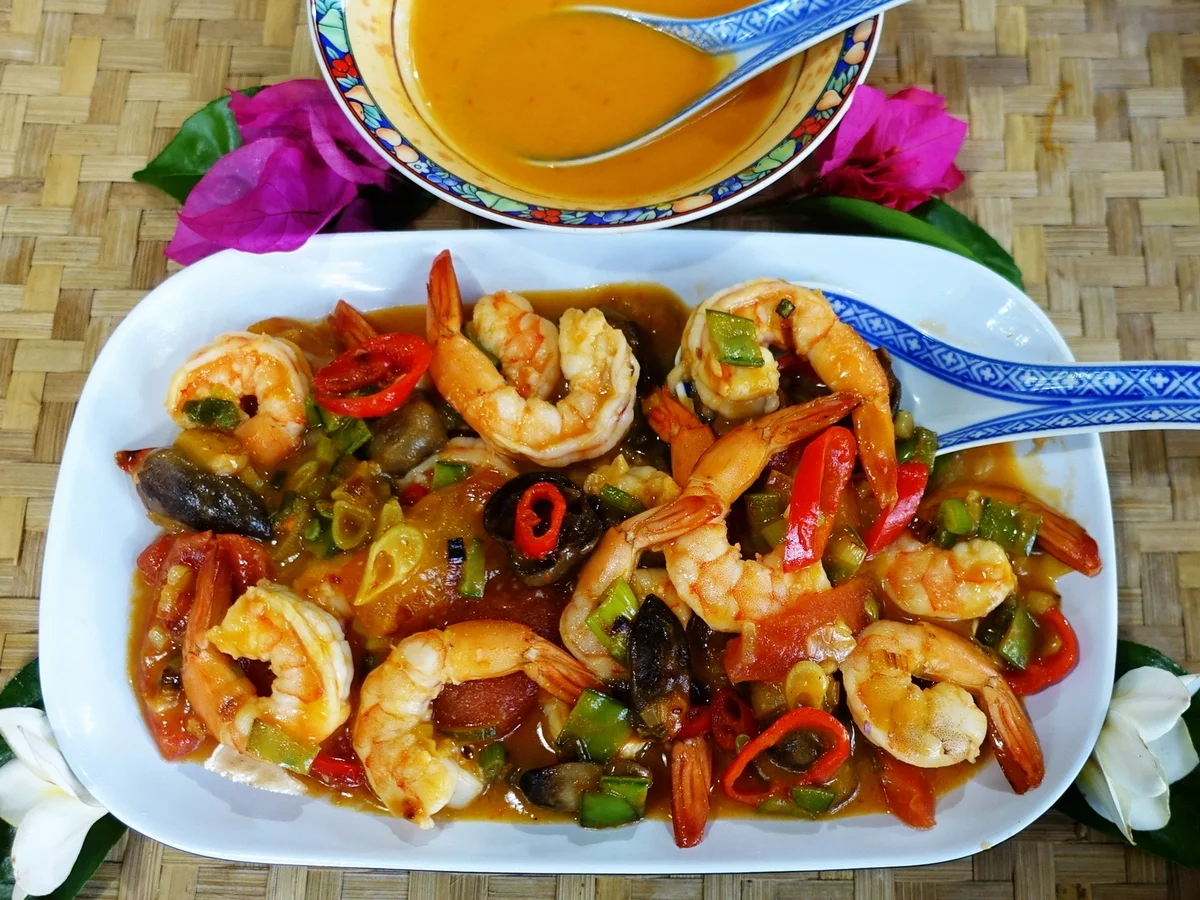 Rezept: Gelbes Thaicurry mit Garnelen, Weintrauben und Gemüse Bild Nr. 2 Gelbes Thaicurry mit Garnelen, Weintrauben und Gemüse - Rezept - Bild Nr. 2