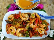 Gelbes Thaicurry mit Garnelen, Weintrauben und Gemüse - Rezept - Bild Nr. 2