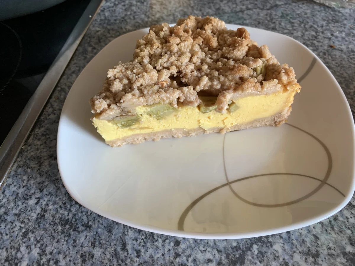 Rezept: Rhabarber-Käse-Streusel Bild Nr. 2 Rhabarber-Käse-Streusel - Rezept - Bild Nr. 2